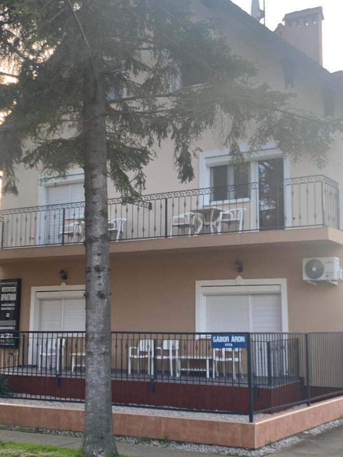 Gabor Aron Apartment Hajdúszoboszló Exterior foto